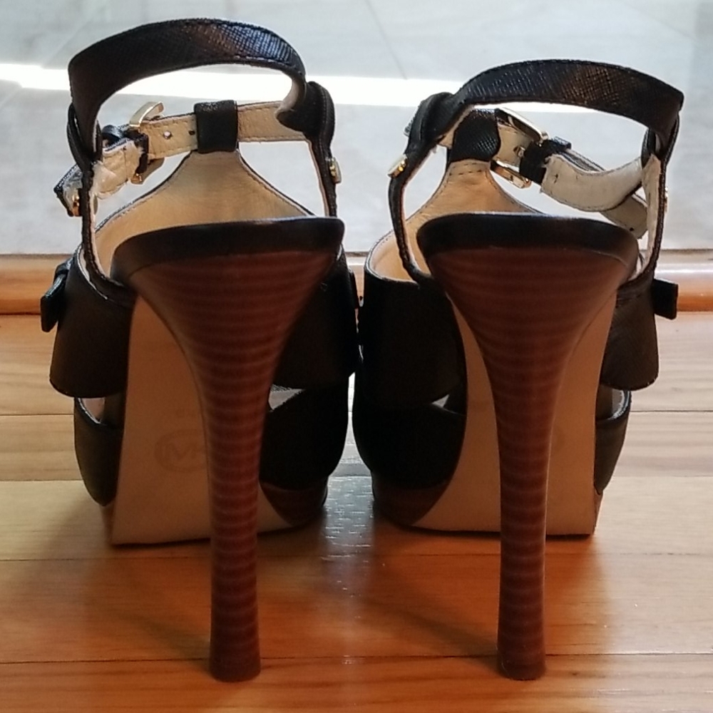 Heels - Picture 3 of 4